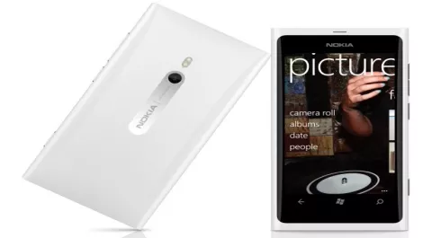 Funky white Lumia 800 lands with Vodafone