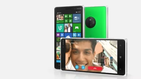 Microsoft tempts buyers with slim, cheap smartphone model