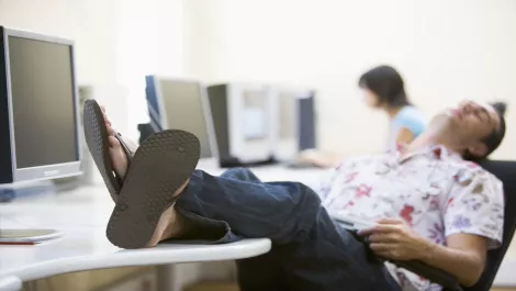 Kiwi graduates 'unemployable', expert says