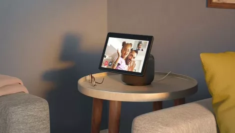 Hands-on Review: The rotating Amazon Alexa Echo Show 10
